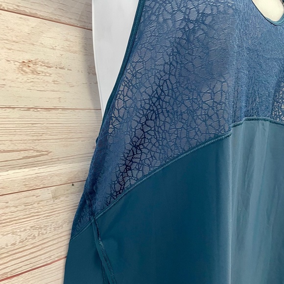 lululemon Twist & Train Tank in Jaded Rare! - Picture 6 of 7